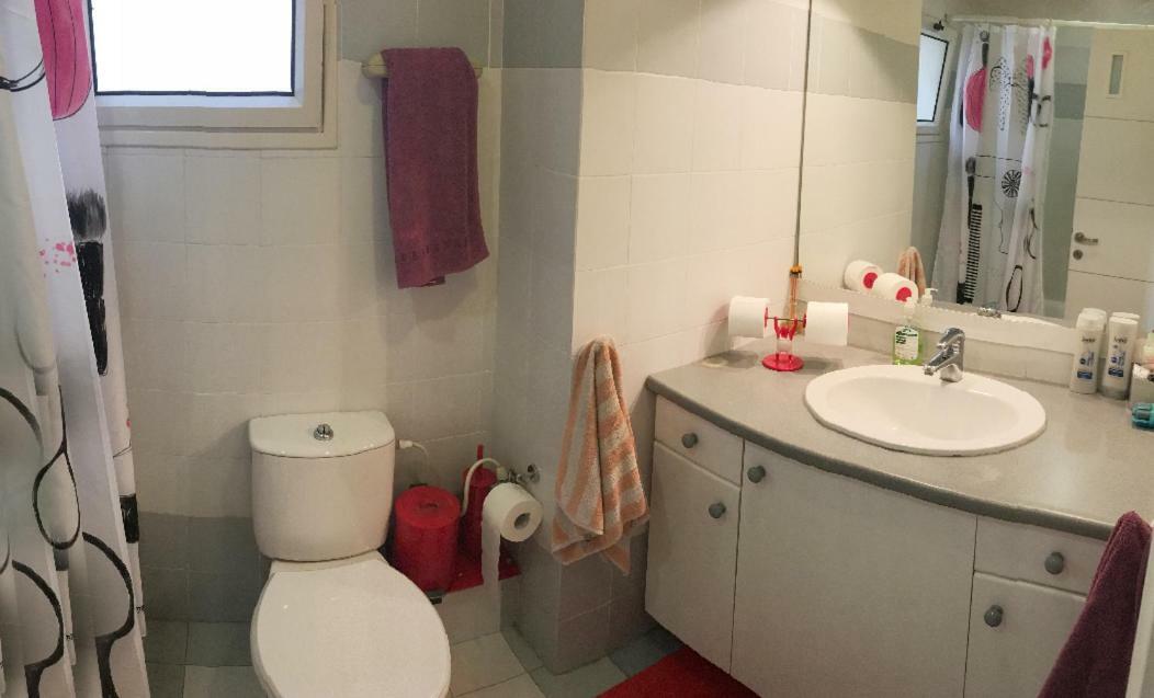 Comfortable Quiet Room With A Private Bathroom In Shared Apartment テル・アビブ エクステリア 写真